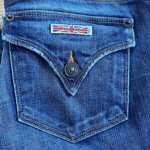 Hudson Jeans Beth Baby Bootcut Medium to Darker Wash Blue Jeans Size 26 - Picture 2 of 14